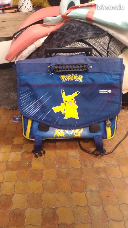 Lot scolaire pikachu (image 1)