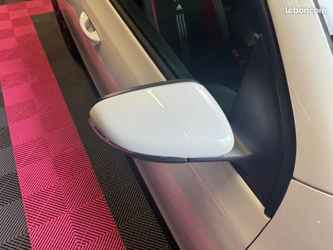 Volkswagen GOLF 6 GTI 2.0 TSI DSG Adidas / Dynaudio / Toit ouvrant panoramique / Sièges Chauffants (image 18)