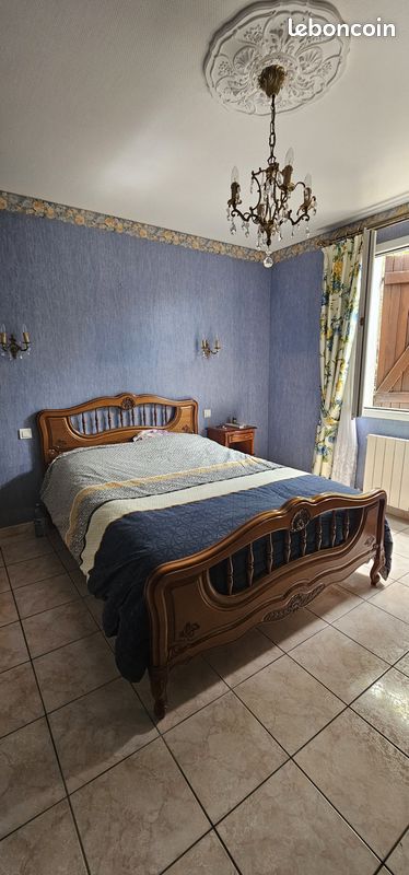 Vends lit style Louis XV provençal en merisier (image 1)
