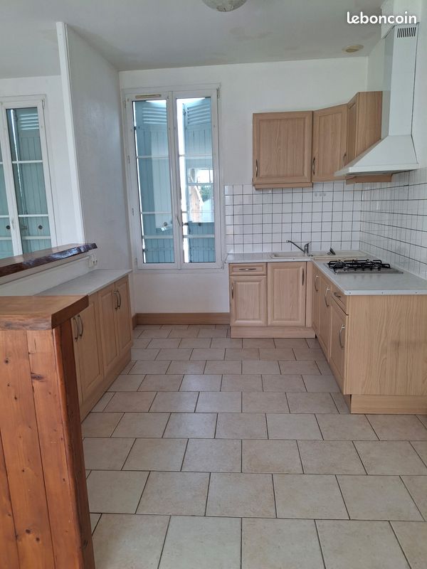 Appartement 3 pièces 85 m² · à Saintes · 85 m² · 750 €