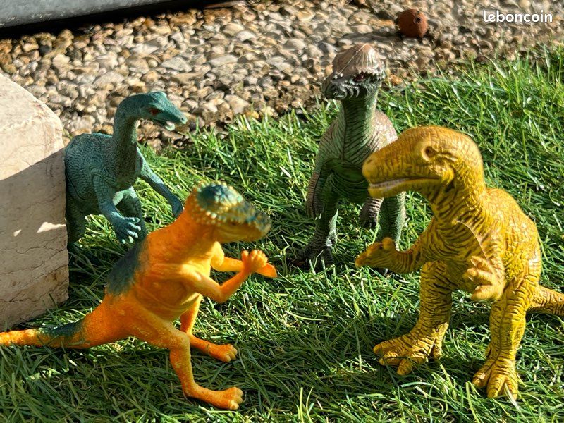Dinosaures 16 Figurines Moyennes dont T-Rex (image 5)