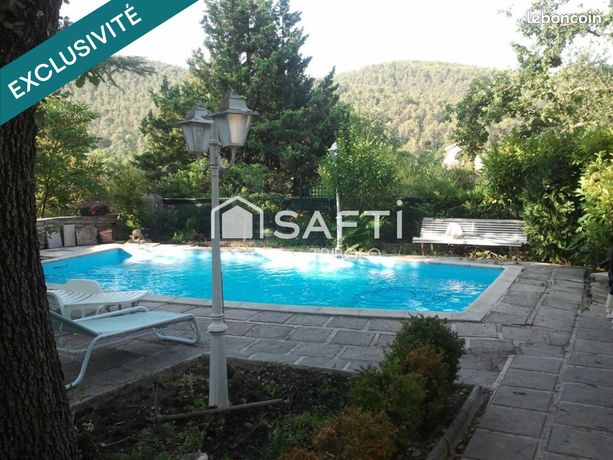 Propriété 8 pièces 205 m²