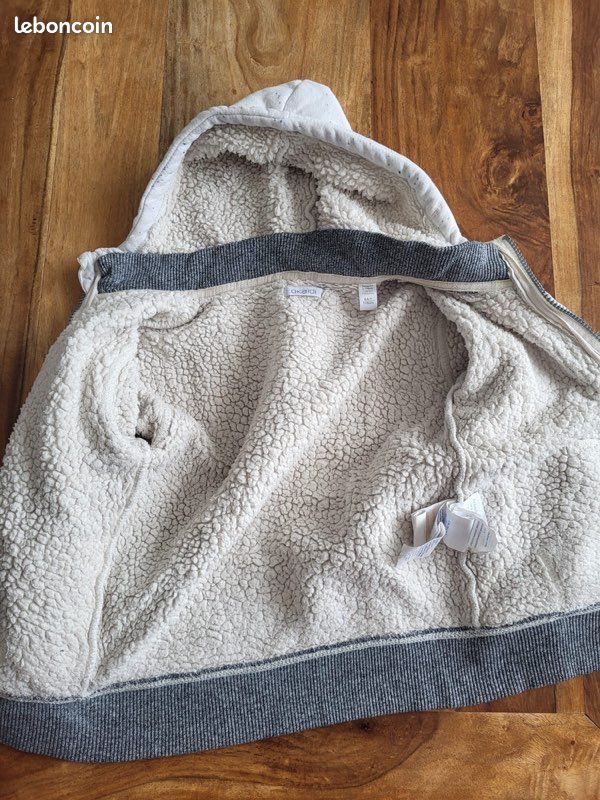 Sweat molletonné Okaidi 6ans très bon état (image 3)