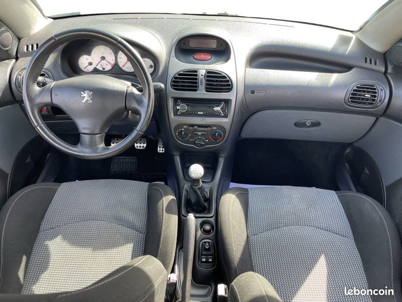 Peugeot 206 cc 1.6i 110cv / Embrayage neuf / Réviser / Garantie / kit distribution ok / Ct ok / (image 3)
