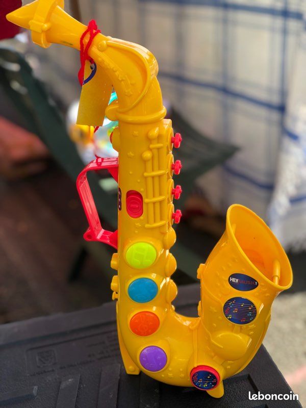 Saxophone jouet (image 1)