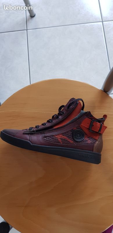 Superbes baskets en cuir Bordeaux et Rouge Marque Pataugas
