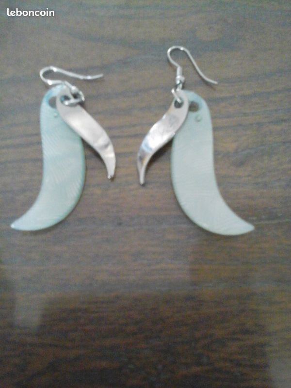 Boucle d'oreille (image 1)