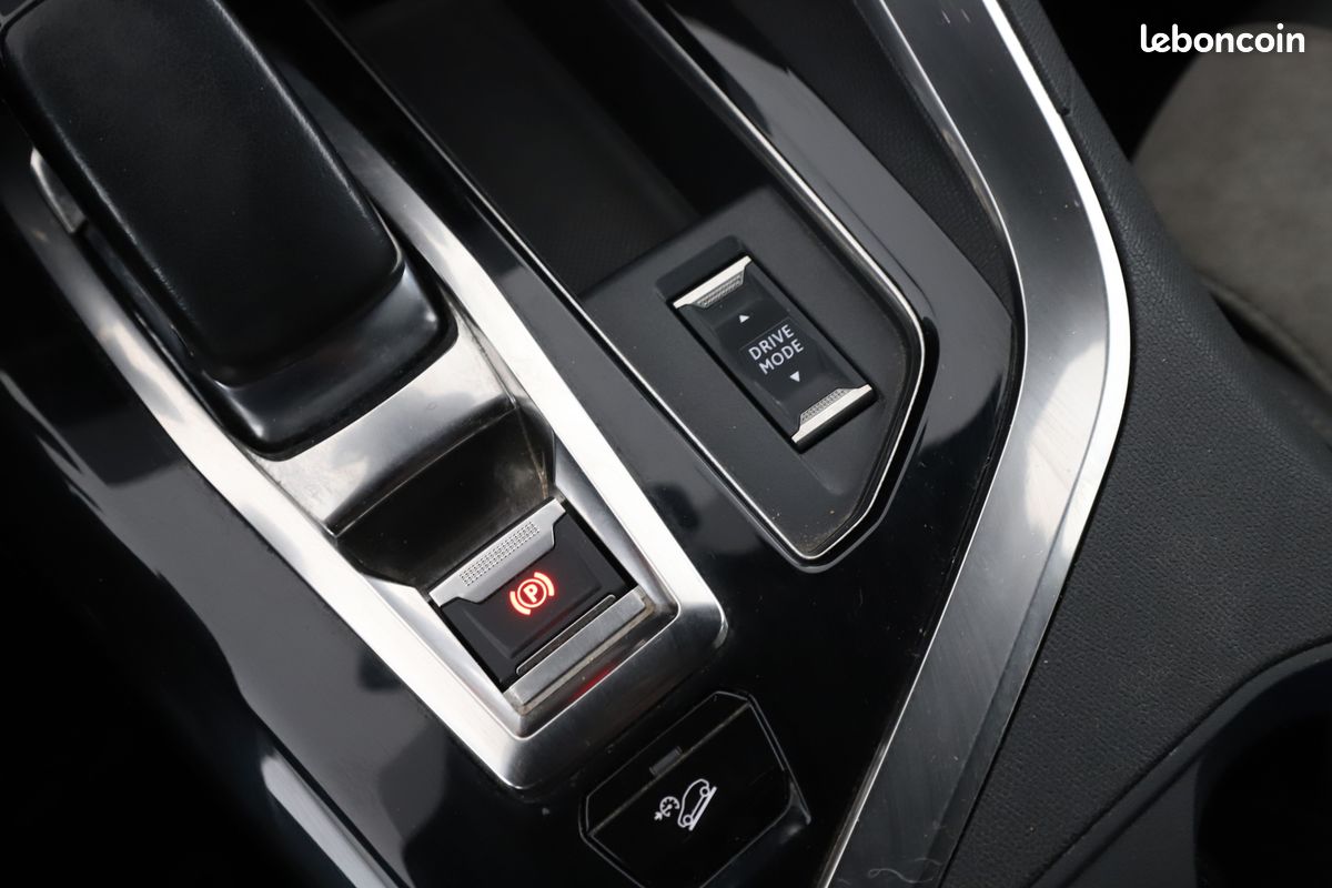 Peugeot 3008 1.6 Hybrid4 GT e-EAT8 300 ch (image 27)