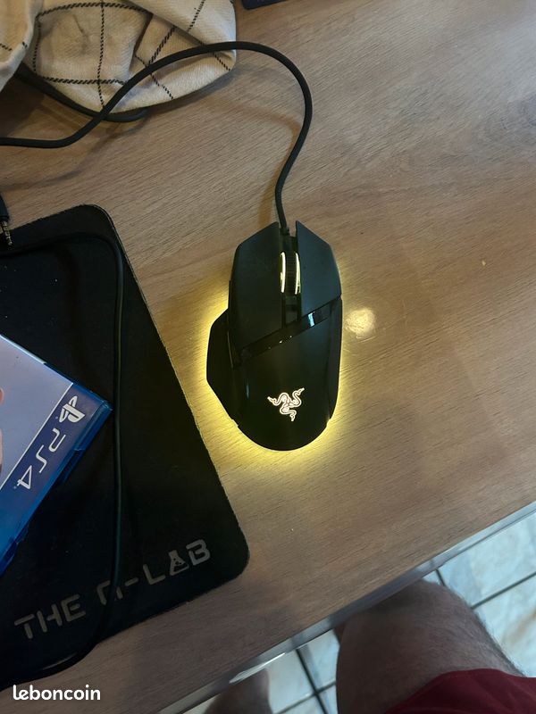 Souri razer + casque tout neuf les 2 m’on jamais servis et il son encore garantie 2 ans (image 2)