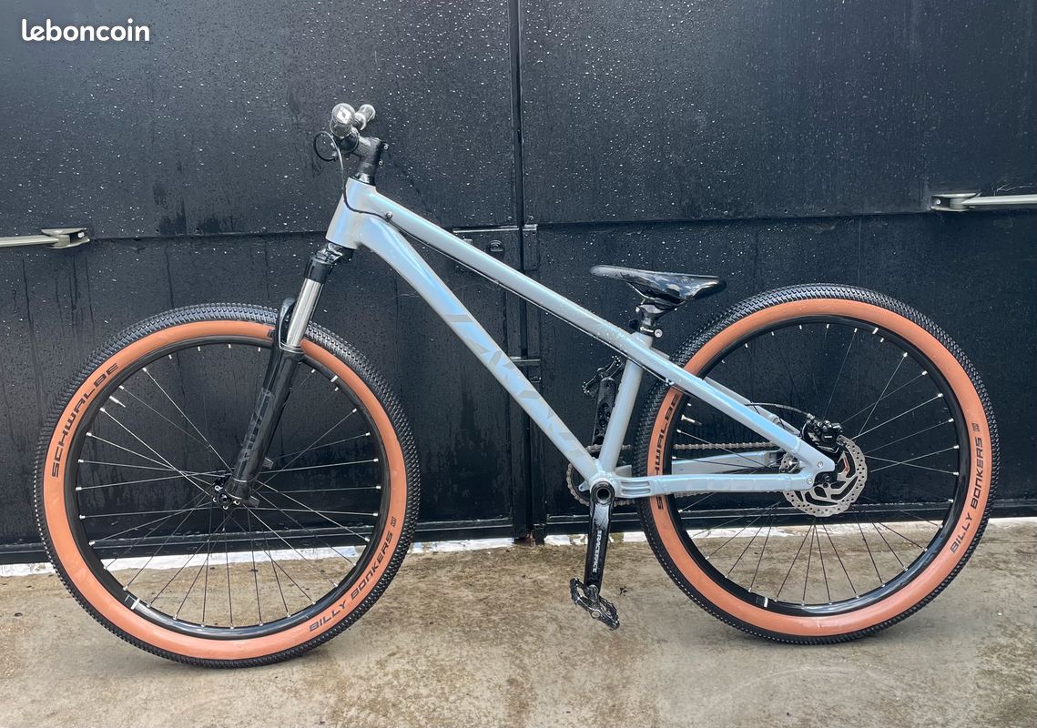 Vtt dirt cube flying circus neuf Vélos