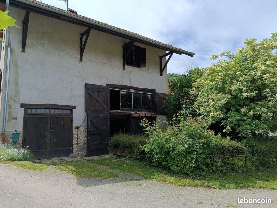 Maison 7 pièces 229 m² · à Massieu · 228,5 m² · 250 000 €