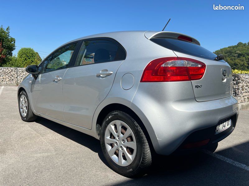 🚗 kia rio 85ch bvm5/ moteur à chaîne/ radio/ garanti suivi✅ (image 7)