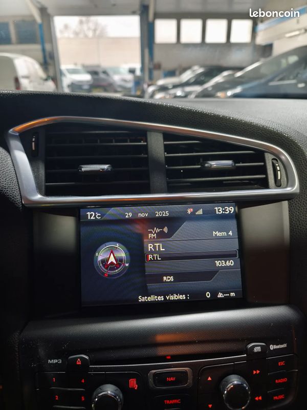 CITROEN DS4 1.6 200ch Sport Chic - 2012 - 104001 km - Faible kilométrage (image 16)