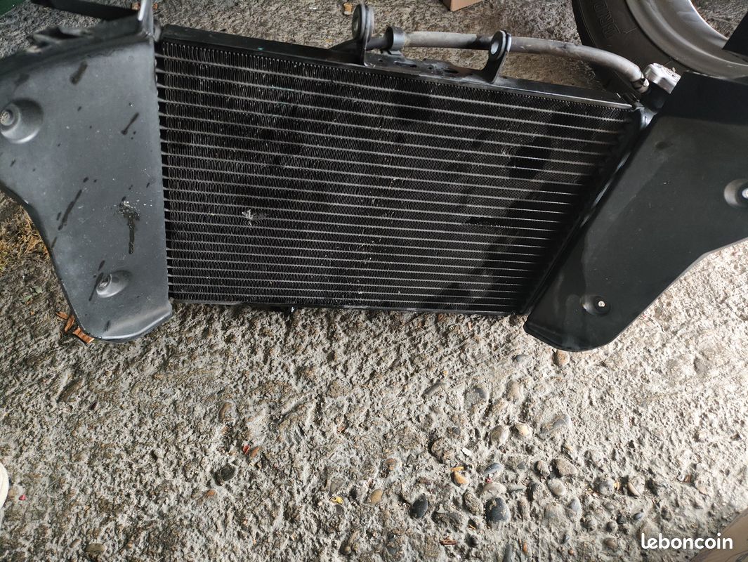 Radiateur + ventilateur Triumph tiger 800 (image 1)