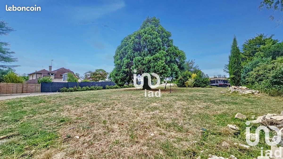 Terrain 1037 m² · à Corbeil-Essonnes · 1 037 m² · 149 000 €