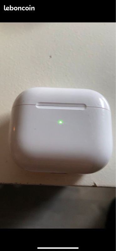 Air pods 3 (image 4)