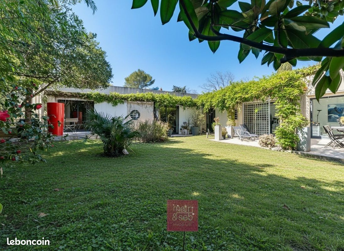Maison 7 pièces 236 m² · à Nîmes · 236 m² · 1 075 000 €