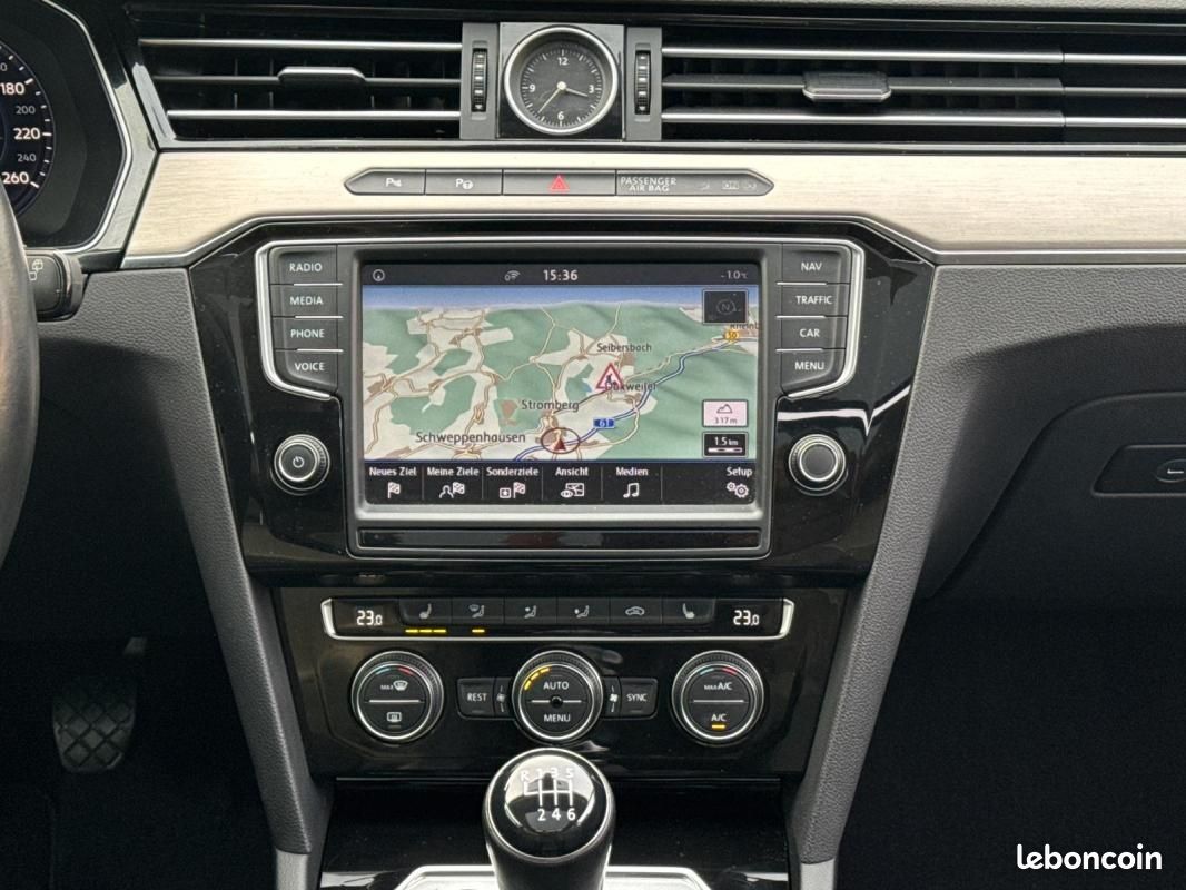 Volkswagen Passat SW Highline 1.4 TSI 150 ch / Virtual Cockpit Toit panoramique Caméra LED (image 23)