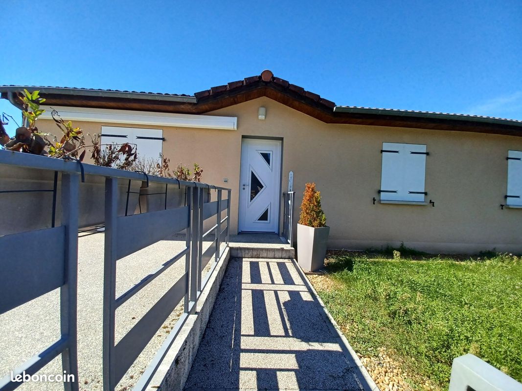 Appartement 4 pièces 136 m² · à Jussac · 136 m² · 800 €/mois