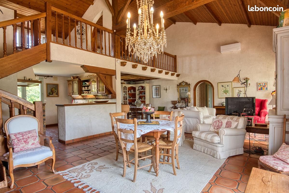 Maison 8 pièces 157 m² · à Saint-Fiacre-sur-Maine · 157 m² · 420 000 €