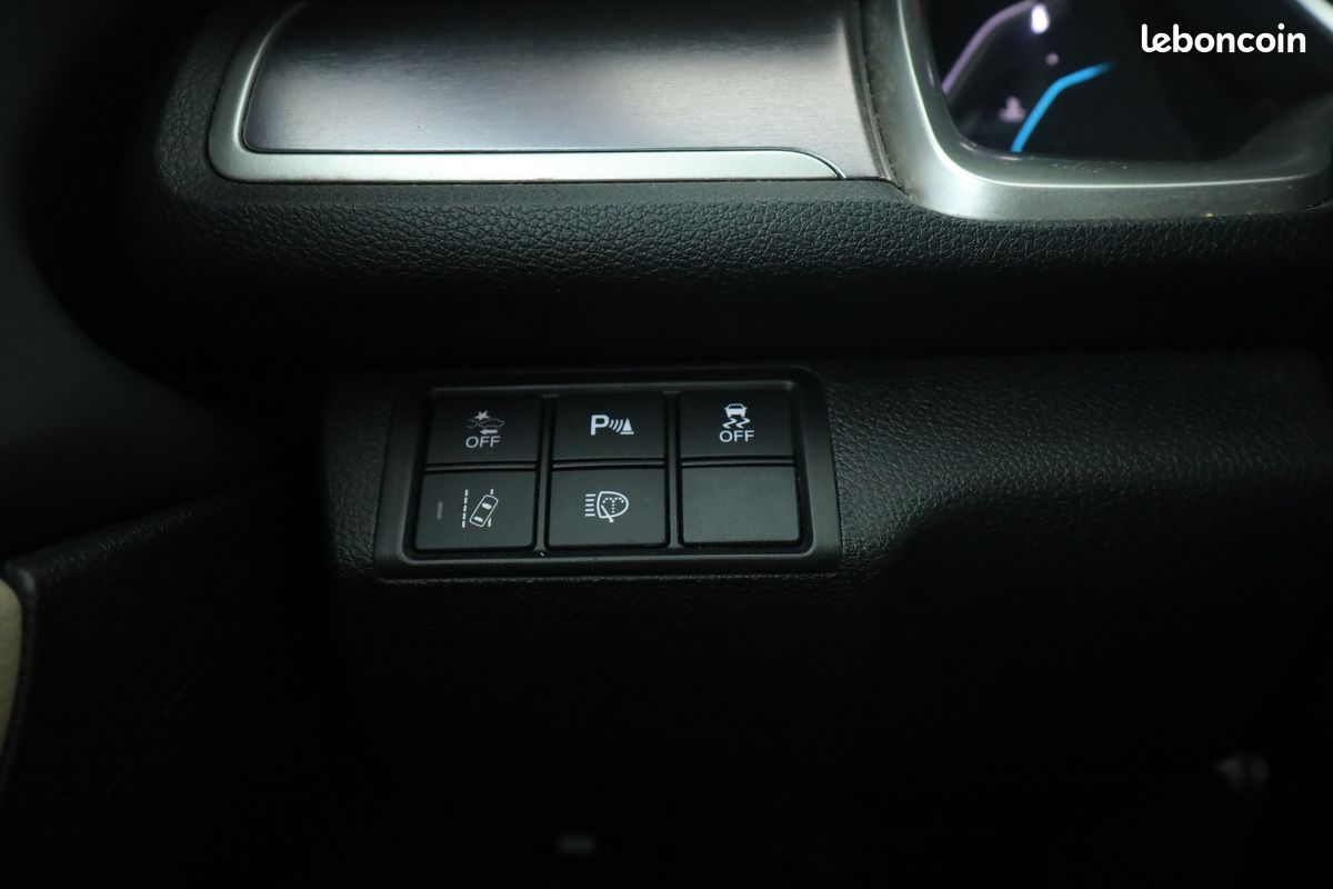 Honda Civic 1.6 i-DTEC Exclusive AT 4P 120 ch (image 27)