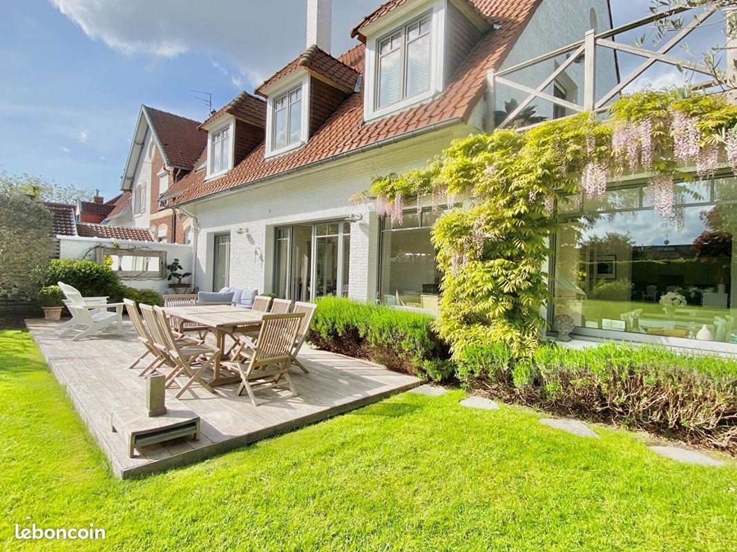 Maison 6 pièces 220 m² · à Croix · 220 m² · 1 100 000 €