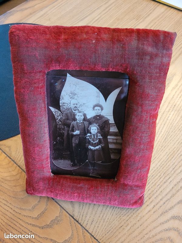 Cadre photo ancien en velours avec photo de famille (image 4)