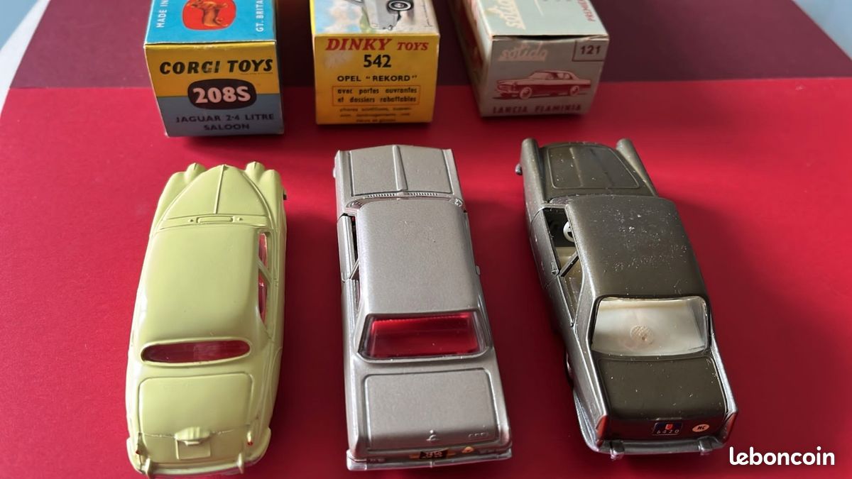 QUIRALU : Ensemble de 3 voitures à l'échelle 1/43 comprenant