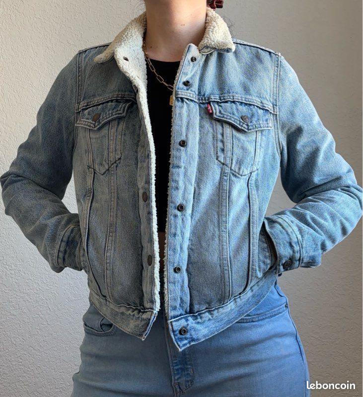 Veste en jean trucker sherpa bleu clair moumoute fourrée Levi's