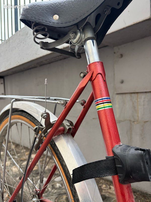 Insigne Tête De Vélo Vintage Cycles Thiély - Émail Rouge - Vélo Français Ancien