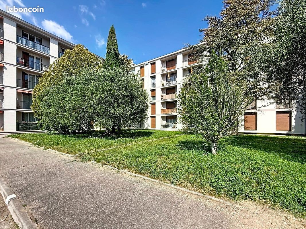 Appartement 3 pièces 55 m² · à Salon-de-Provence · 55 m² · 98 000 €