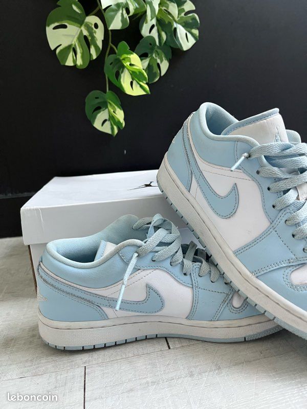 Jordan low bleu clair Chaussures