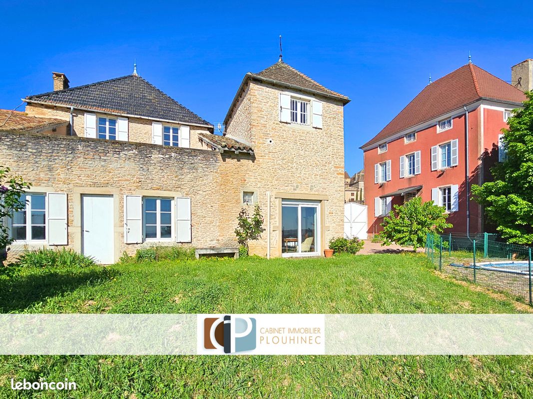 Maison 17 pièces 436 m² · à Solutré-Pouilly · 436 m² · 690 000 €