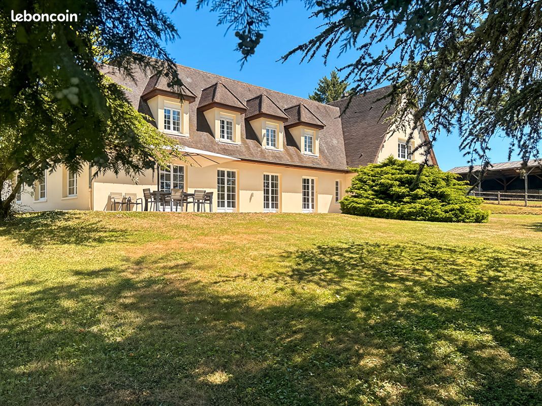 Maison 9 pièces 308 m² · à Reilly · 308 m² · 890 000 €