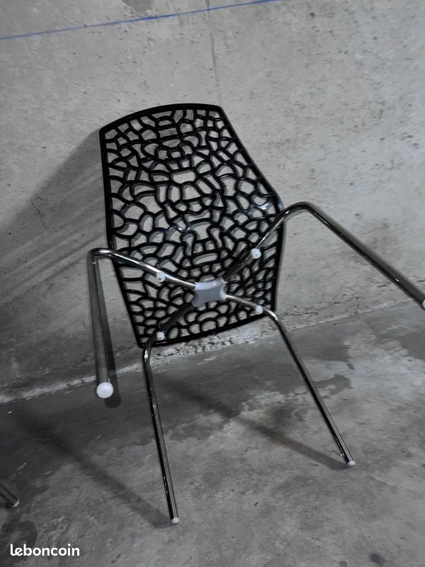 Chaise groove coloris noir (image 2)