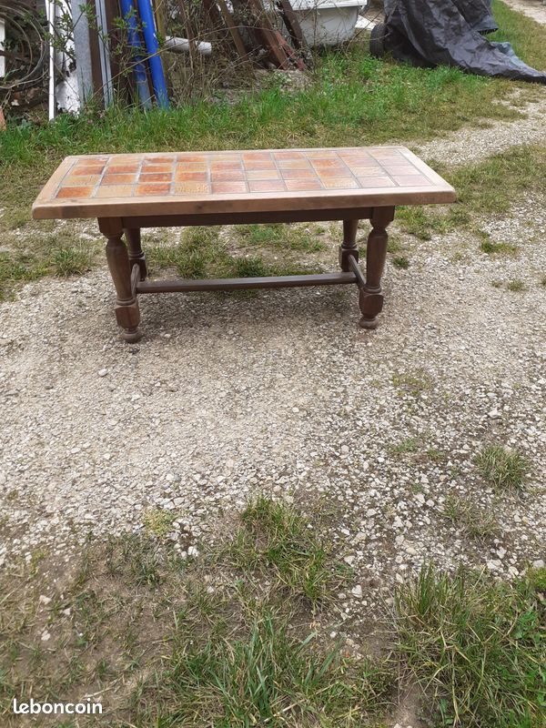 Petite table basse de salon en bois avec dessus en carrelage (image 3)