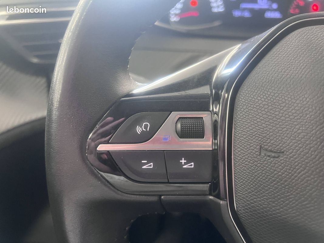 Peugeot 208 bluehdi 100 s&s bvm6 premium (image 17)