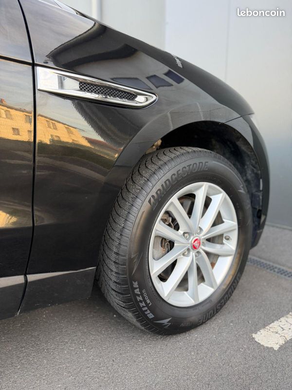 JAGUAR F-PACE - 3.0D - V6 - 300 ch - 4X4 - PORTFOLIO - GARANTIE 3 MOIS (image 8)