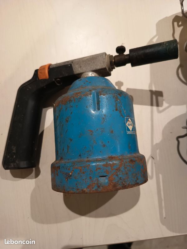 Lot d'une lampe de marque camping gaz avec un verre supplémentaire et un brûleur (image 2)