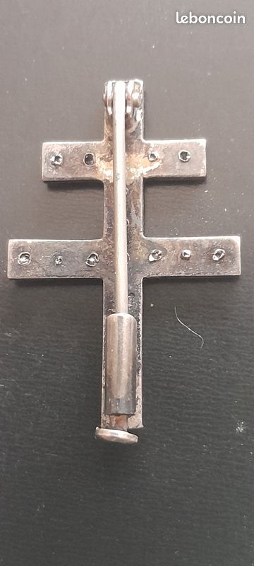 Broche Ancienne Croix De Lorraine - En Plastique/synthétique, Occasion Bon état