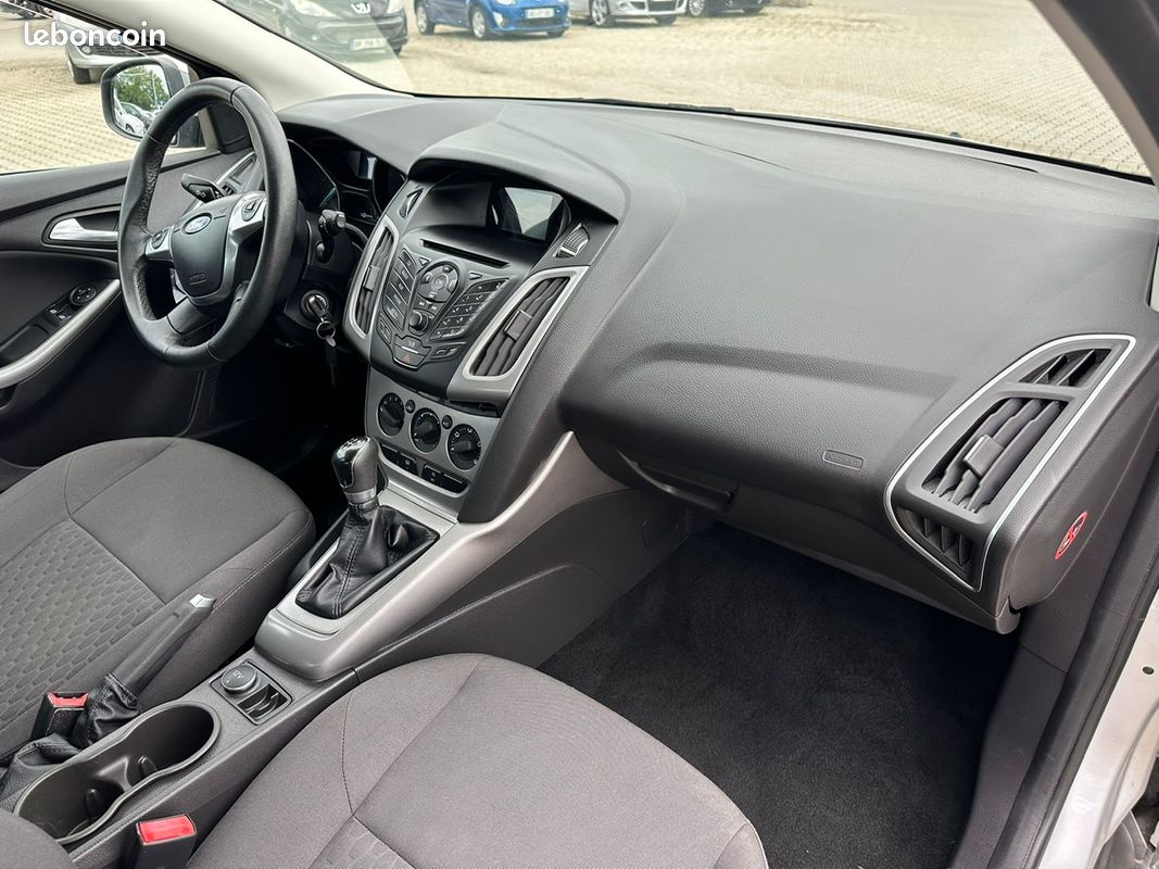 Ford focus 1.0 scti 100 cv ecoboost s&s revise garantie (image 5)