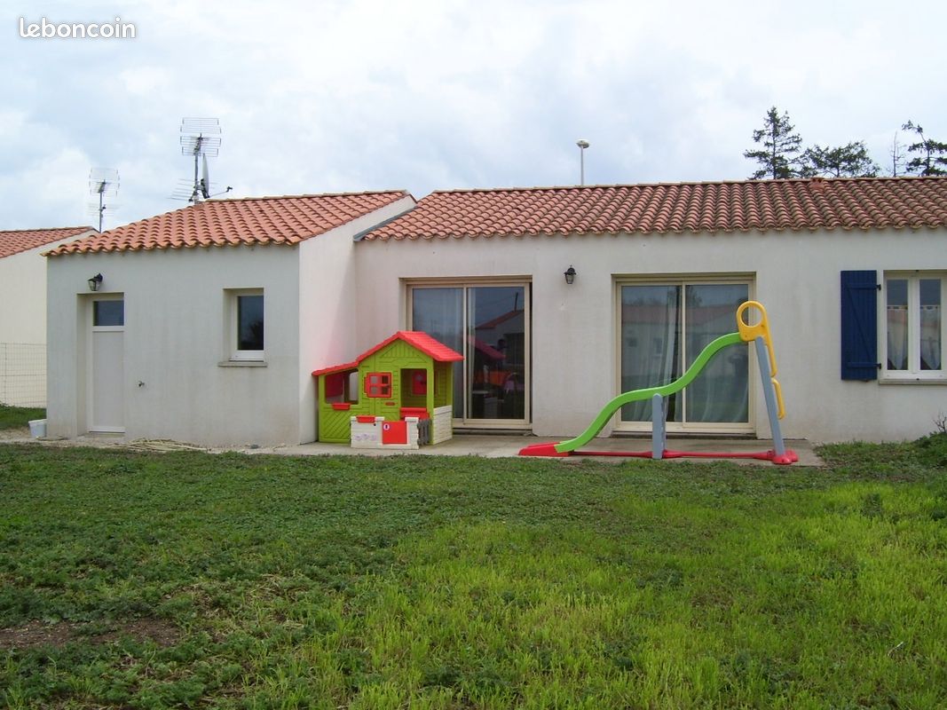 Maison 6 pièces 98 m² · à Villeneuve-la-Comtesse · 98 m² · 850 €/mois
