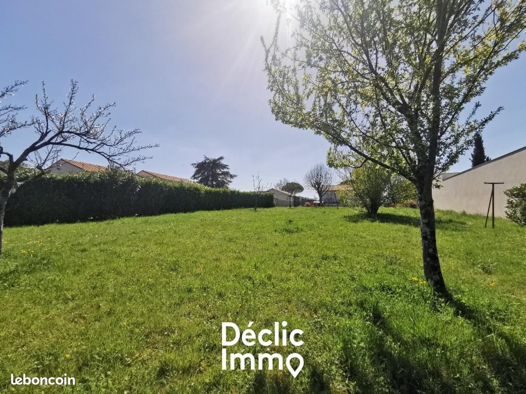 Terrain 2067 m² · à Niort · 104 100 €