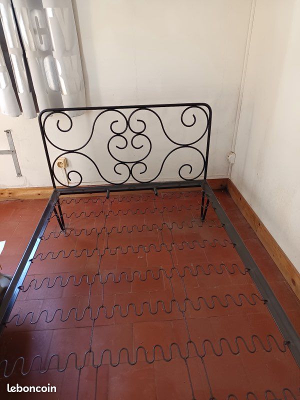 Lit en fer forgé (image 1)