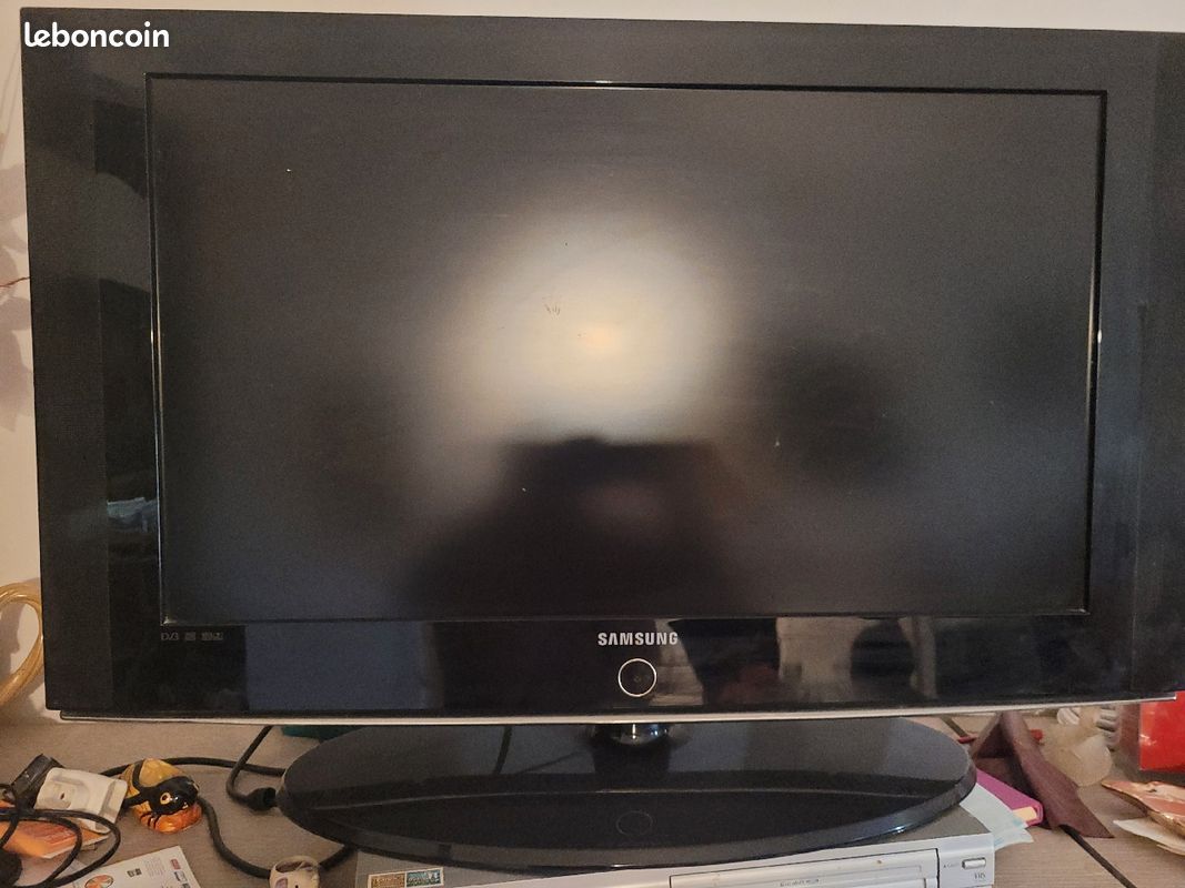 Vend téléviseur Samsung 70cm (image 1)