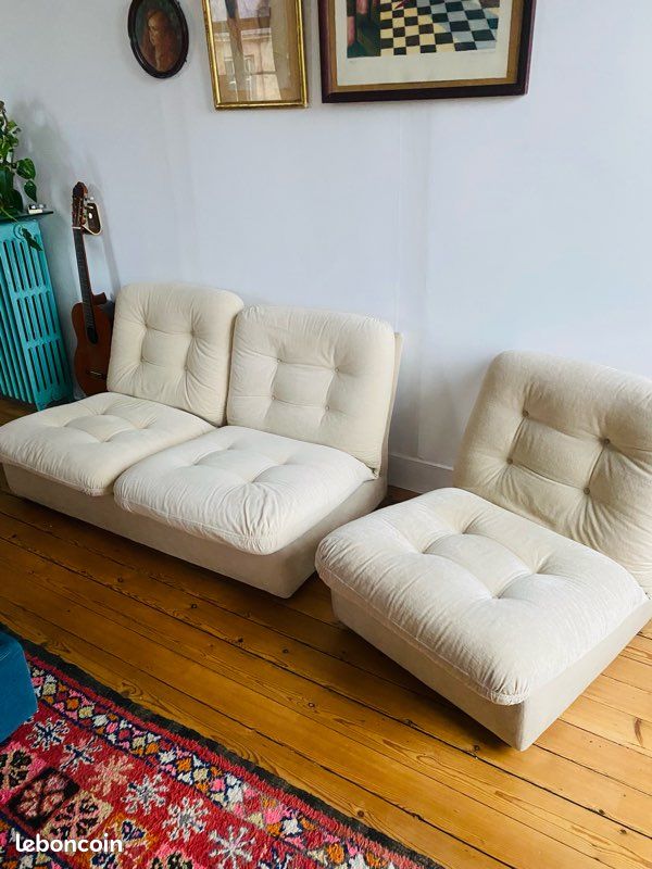 Deux Chauffeuses Steiner Années 70 – Velours Multicouleur