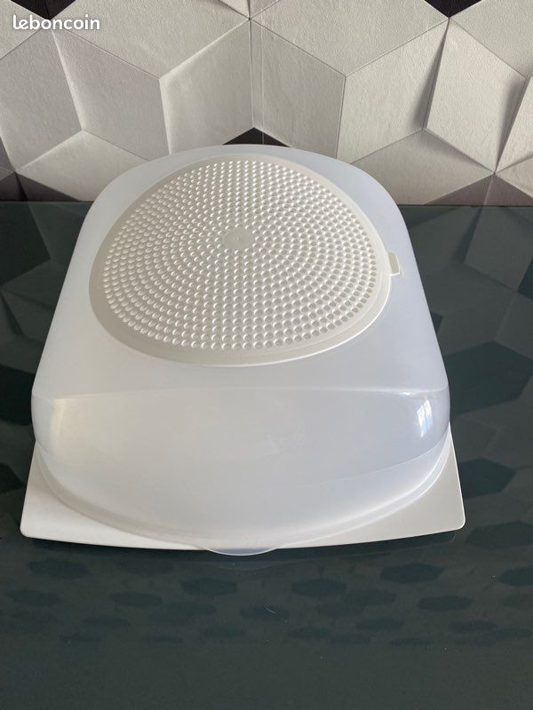 Tupperwares (image 1)