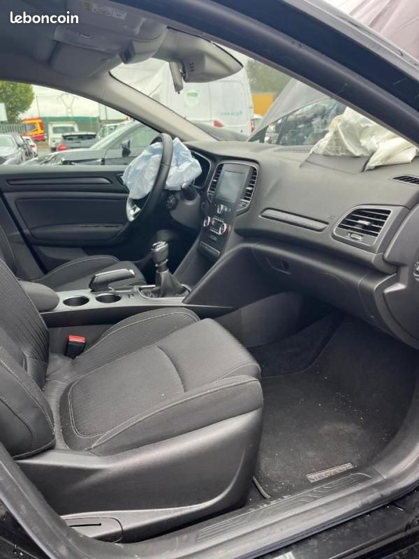 Renault Mégane IV Berline TCe 140 FAP Zen ACCIDENTEE (image 11)