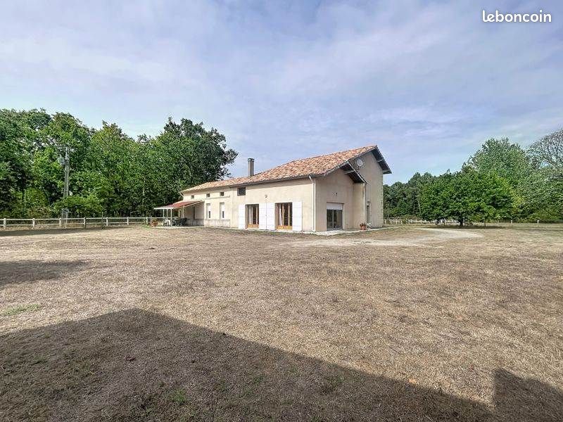 Maison 5 pièces 225 m² · à Laruscade · 225 m² · 369 600 €