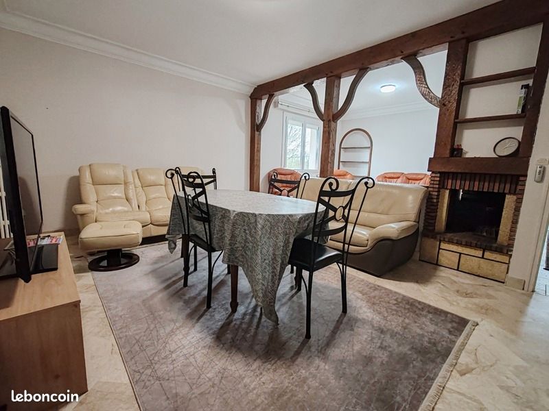 Maison 10 pièces 230 m² · à La Bruffière · 230 m² · 272 000 €